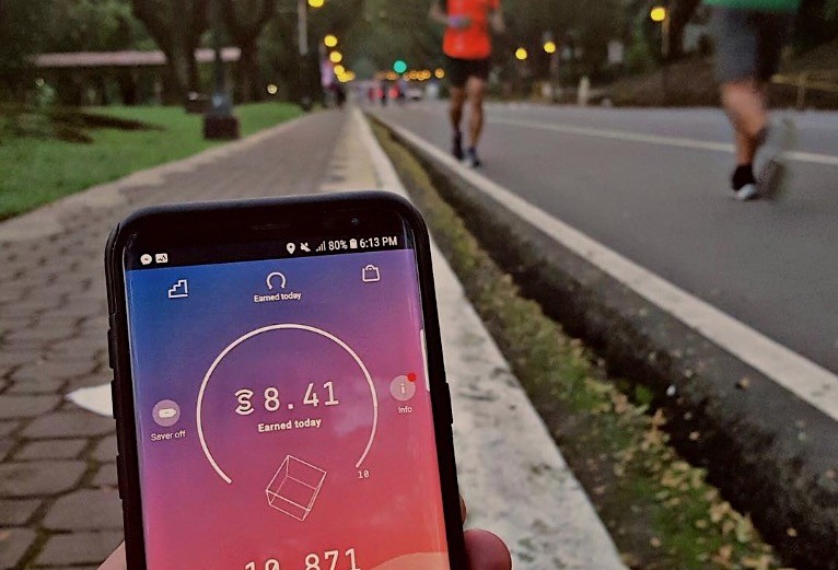 Apps para ganar dinero caminando: las mejores opciones y cómo funcionan